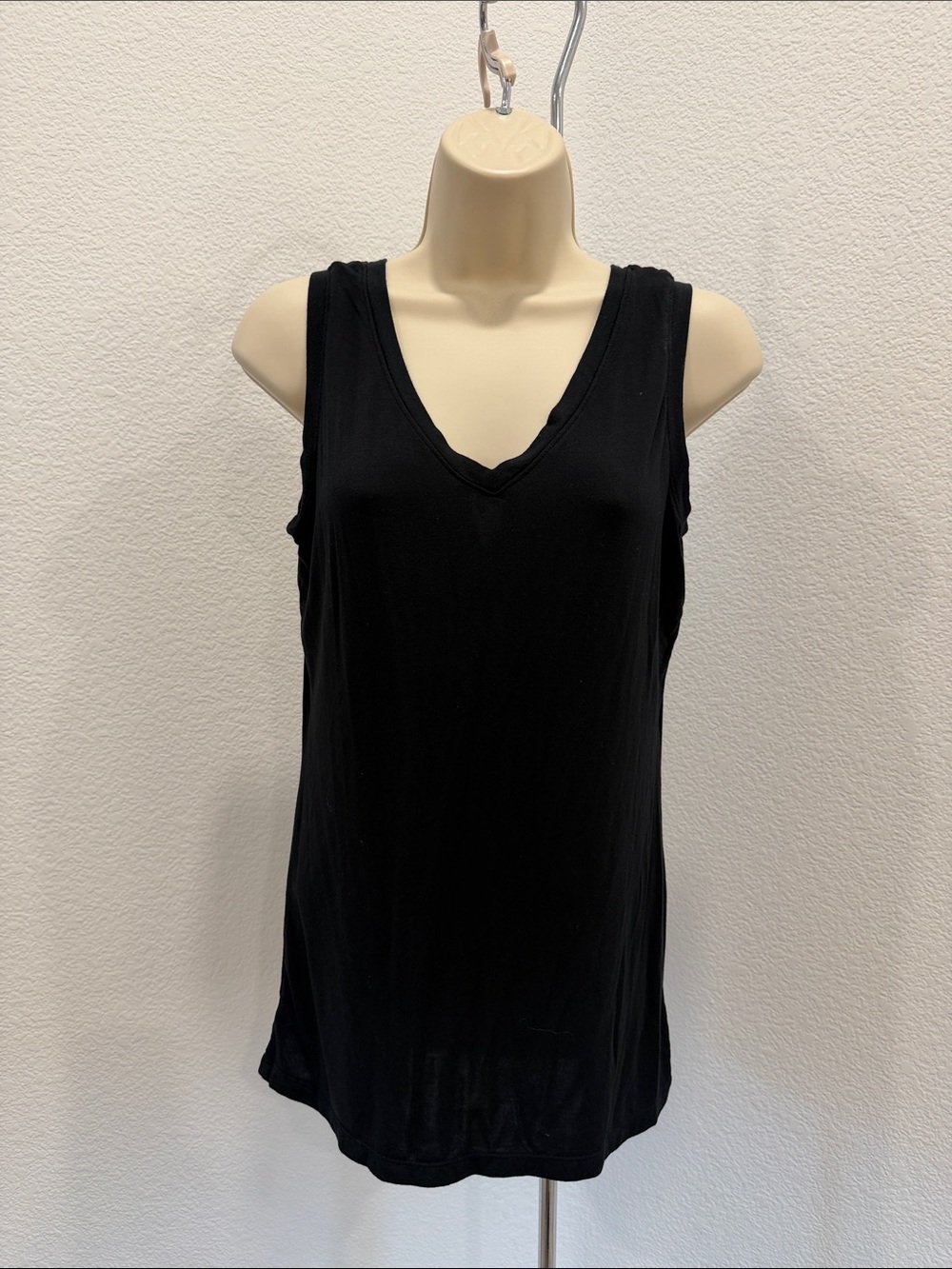 Cuddl Duds Black V-Neck Tank Top